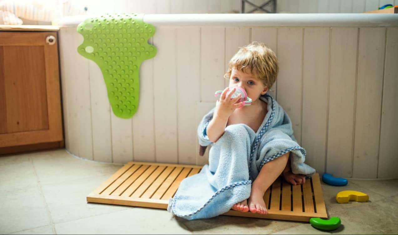 blog-kids-towel2x-1 toddler in front of a bath tub wrapped in a blue towel